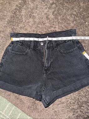 Black High-Waist Denim Shorts no stretch